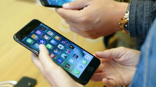 El próximo iPhone tendrá carga inalámbrica y será resistente al agua, según rumores